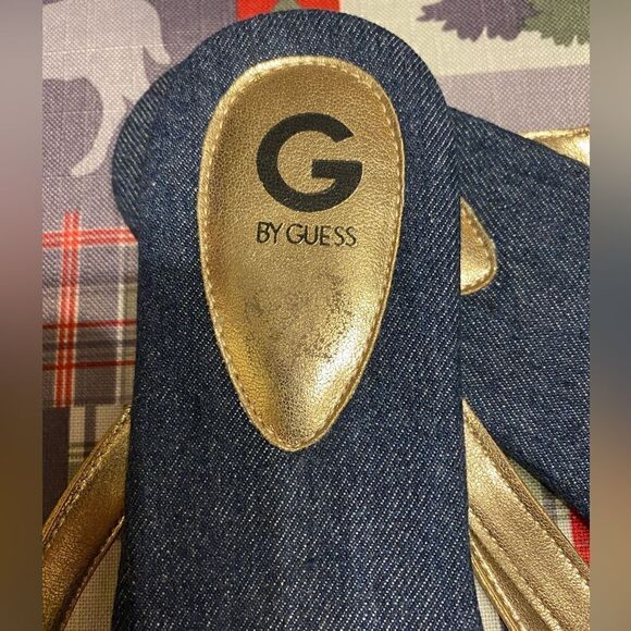 GUESS sandals, size 9. (H05) - Picture 3 of 4